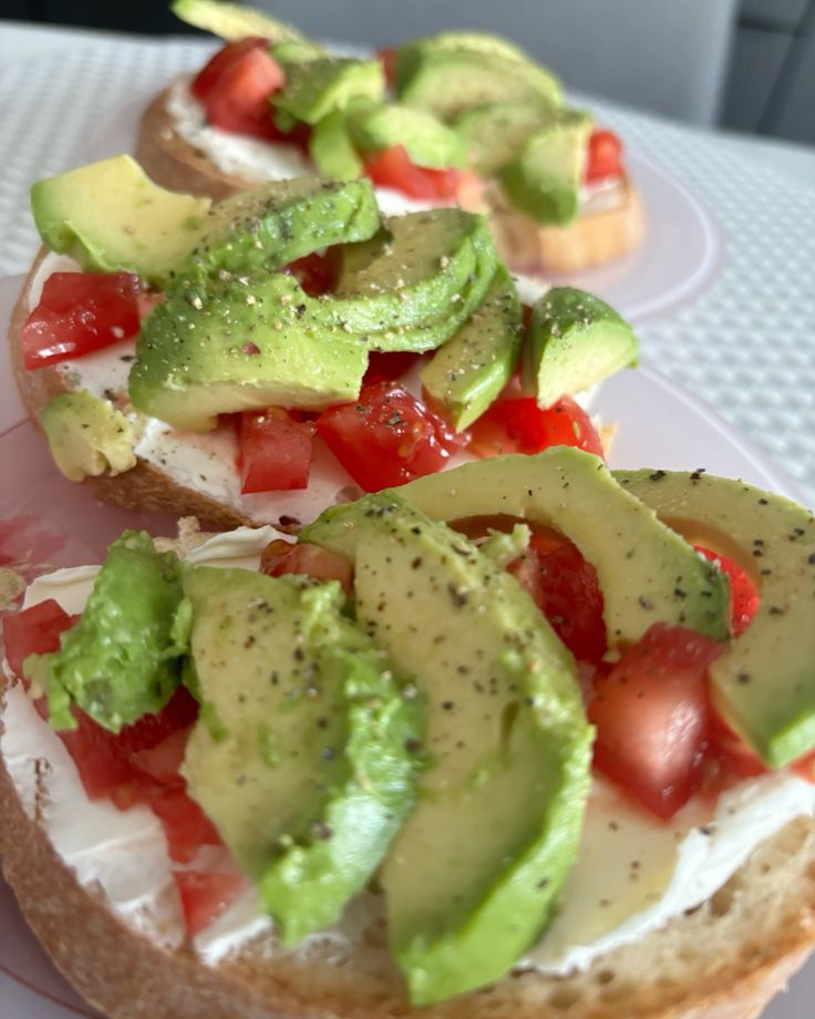 Tostadas de aguacate preparada en casa por Lucía Fernández